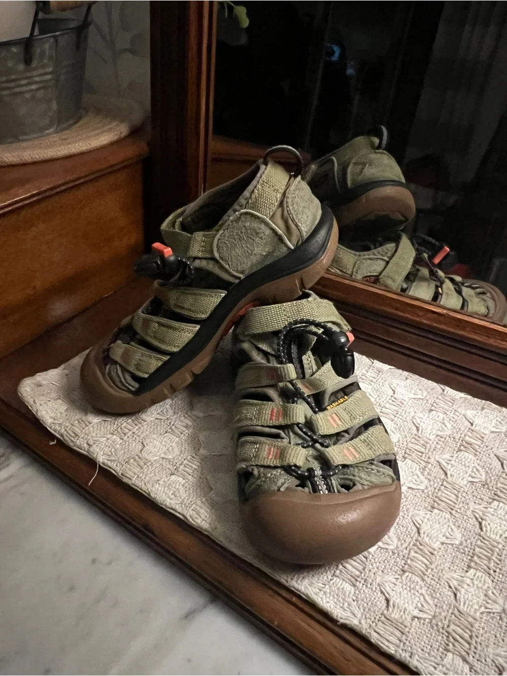 KEEN Classic Newport H2 Outdoor Athletic Hiking Sandals Green Brown‎ Boy's Sz 12